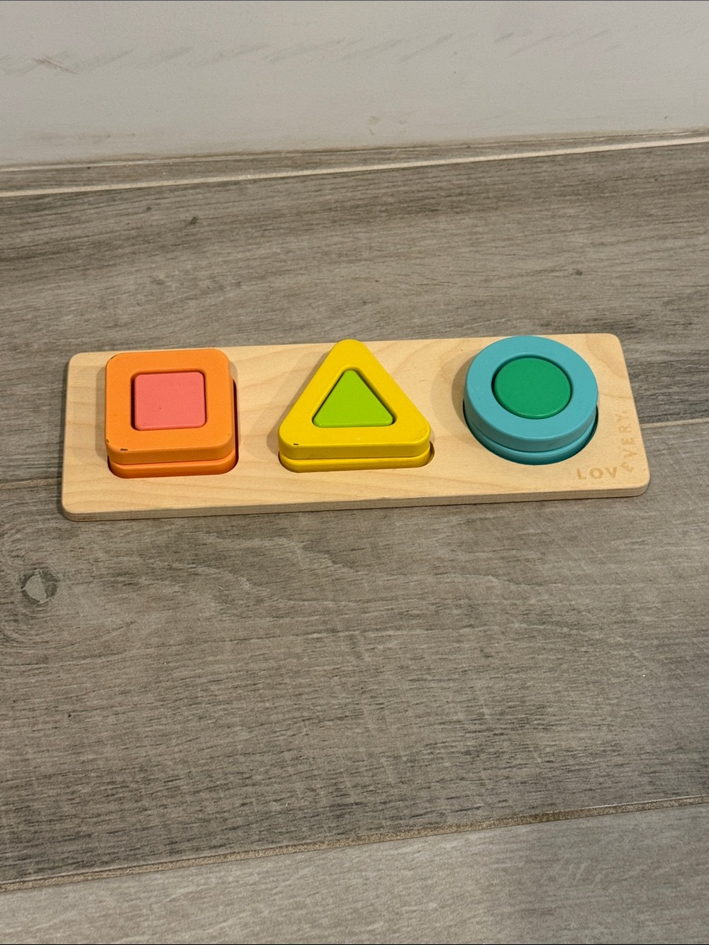 LOVEVERY Wooden Colorful Geo Shapes Puzzle
